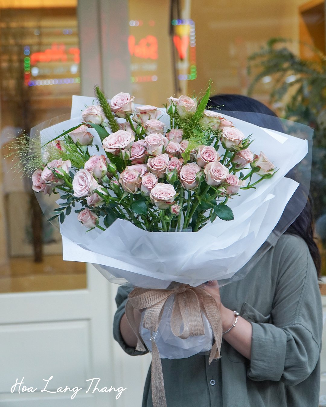 Bó hoa hồng pastel lãng mạn từ shop Hoa Lang Thang tại Hà Nội