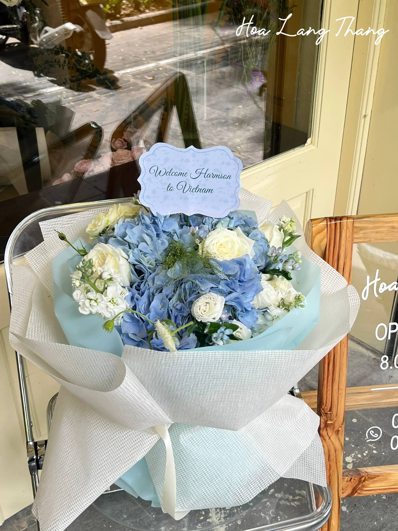 Bouquet chào mừng với hoa hồng trắng, baby và cẩm tú cầu