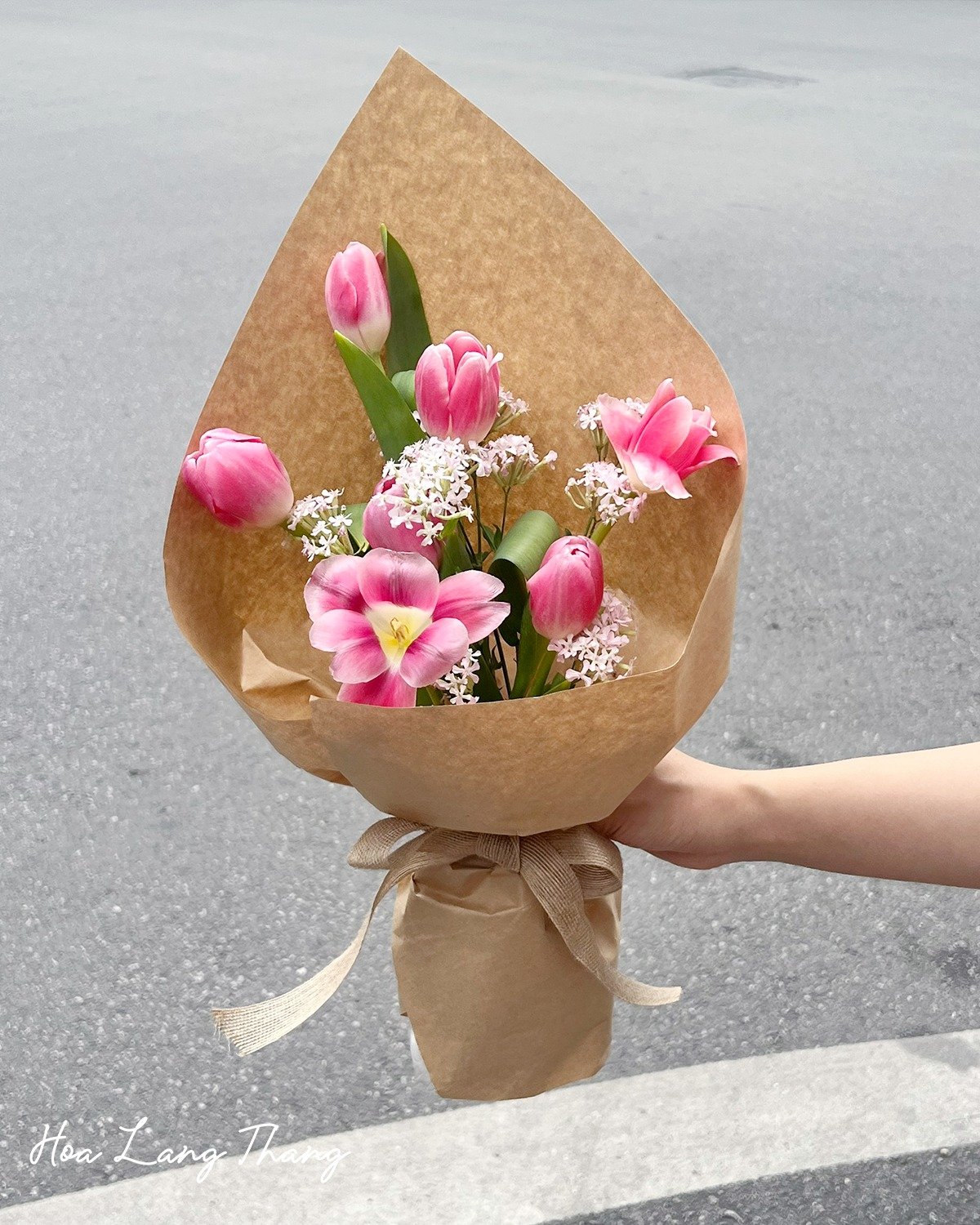Bó hoa tươi gồm hoa <a href=