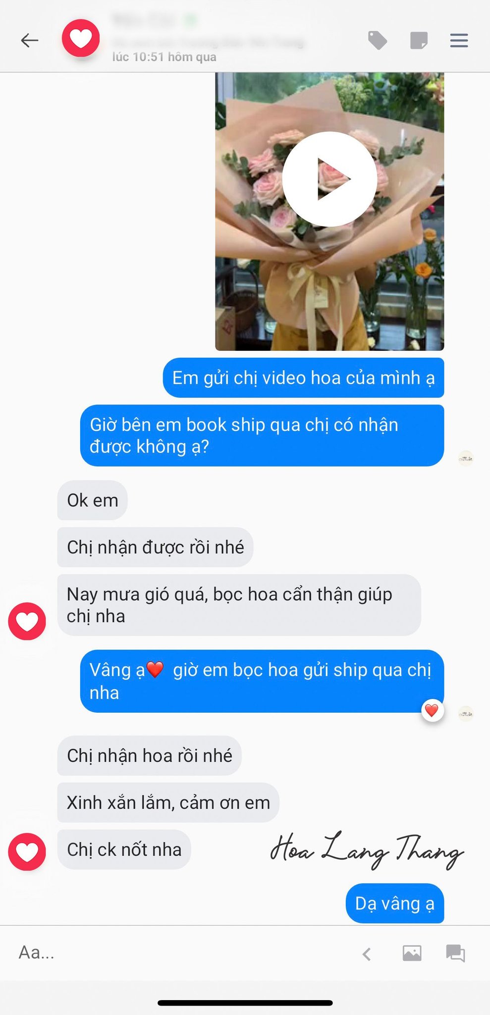 Bó hoa hồng và hoa baby màu sắc tươi sáng, sang trọng