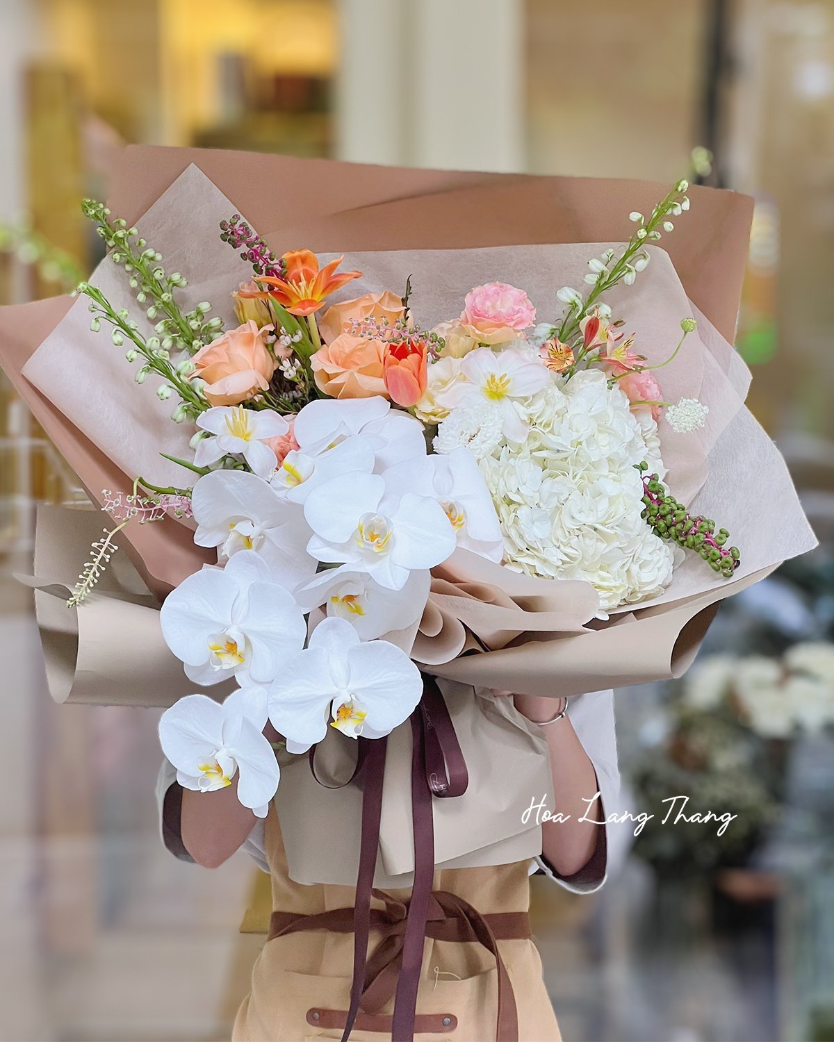 Bó hoa đa sắc với <a href=