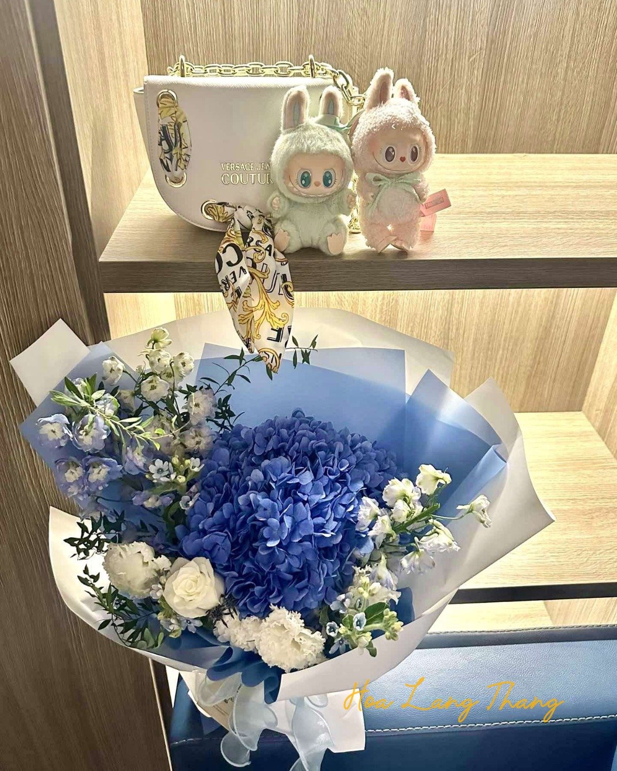 Bó hoa xanh mát với hoa <a href=