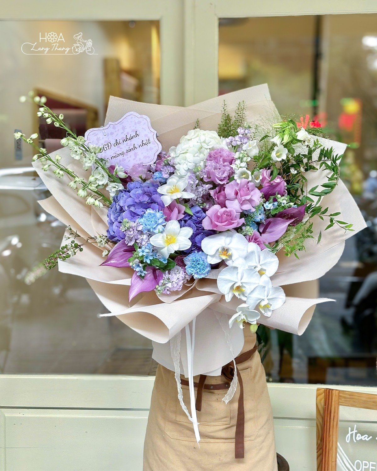 Bó hoa nhiều màu sắc với <a href=