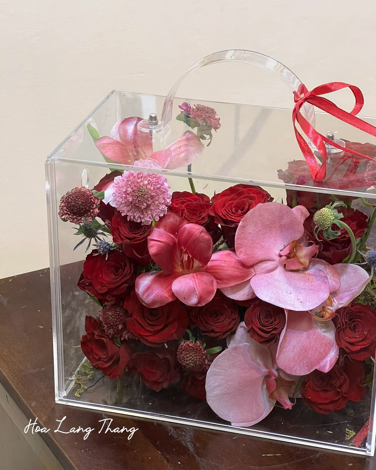 Hộp hoa đẹp với hoa hồng đỏ, <a href=