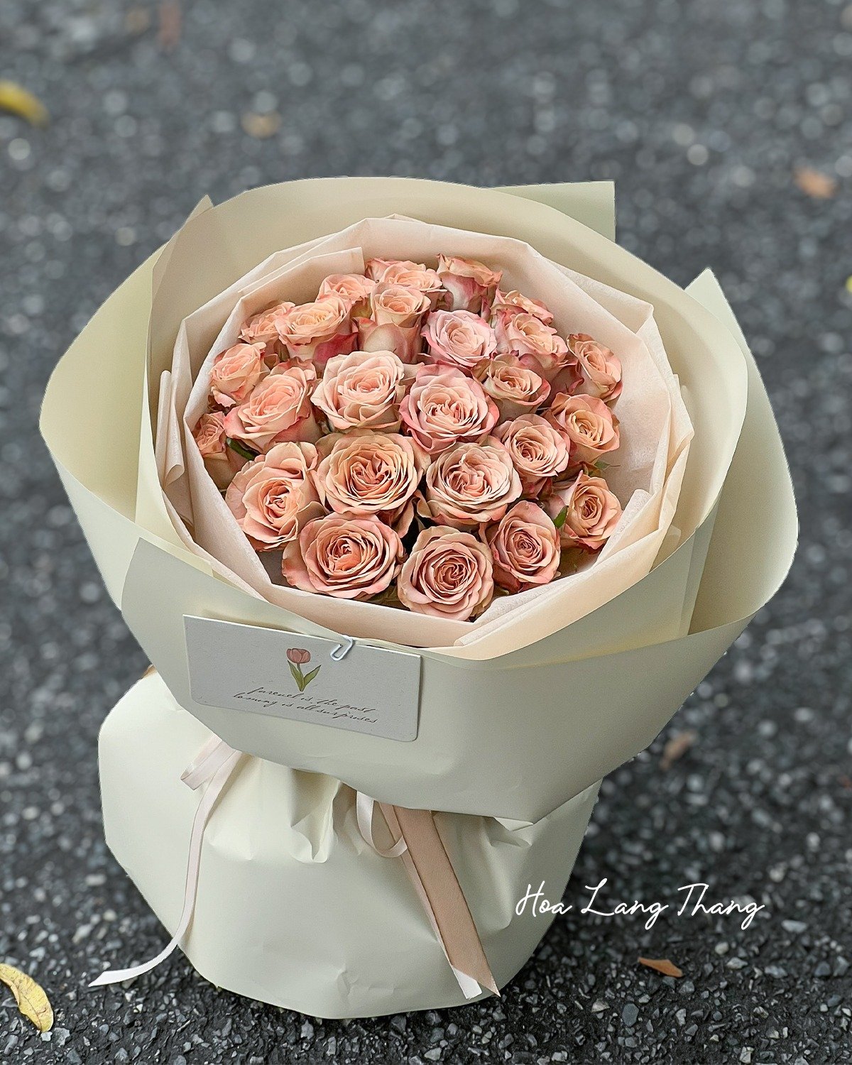 Bó hoa hồng pastel xinh xắn, kiểu cắm tròn sang trọng