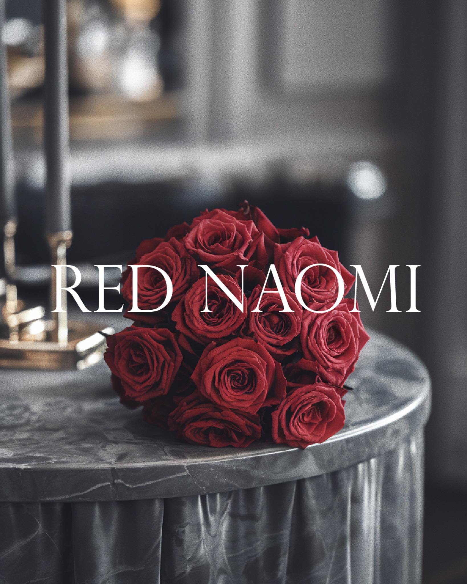 Bó hoa hồng đỏ Naomi trang trọng, thích hợp cho dịp đặc biệt