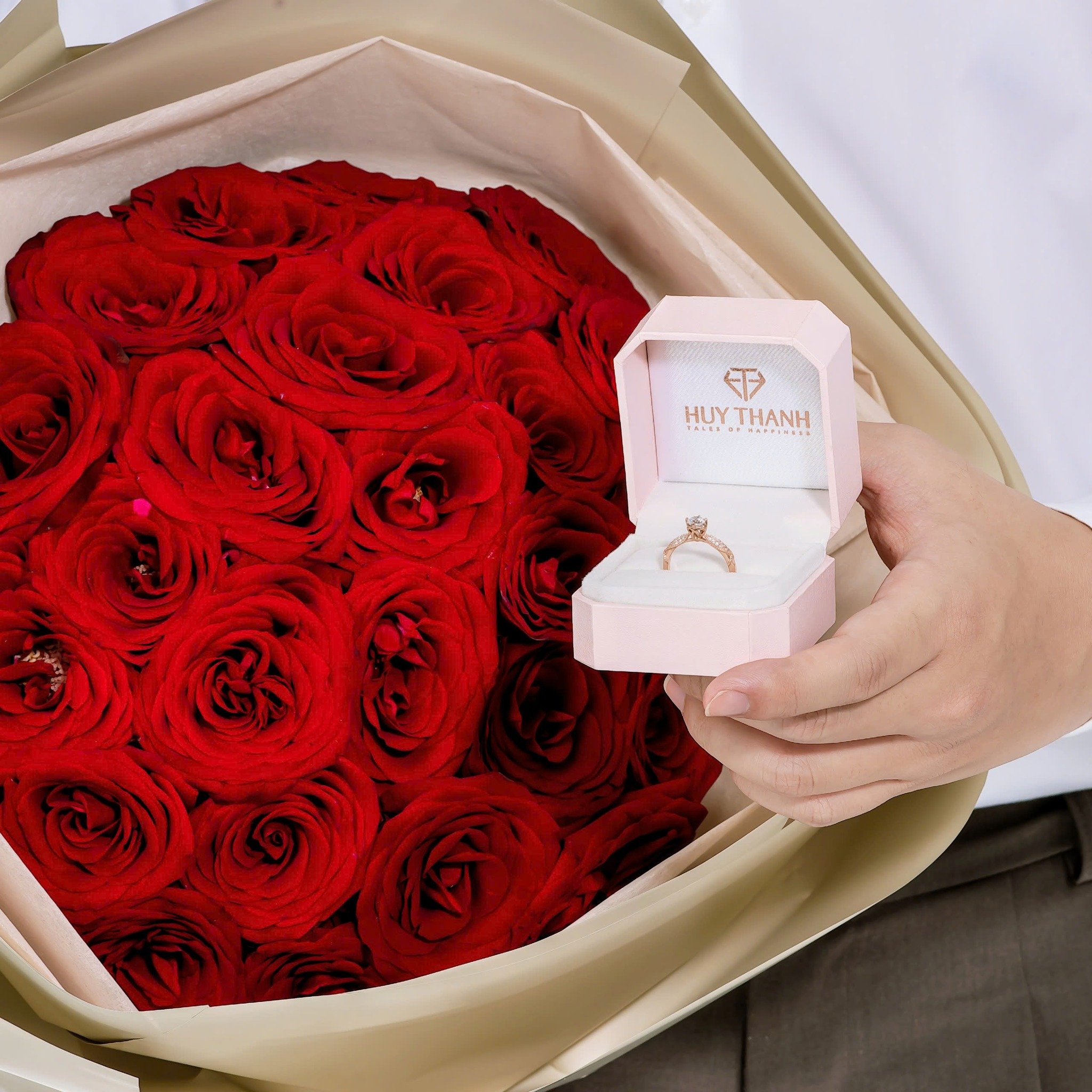 TẶNG MIỄN PHÍ HOA CẦU HÔN CAO CẤP TRỊ GIÁ 1 TRIỆU, DUY NHẤT 19/10 - 20/10🌹