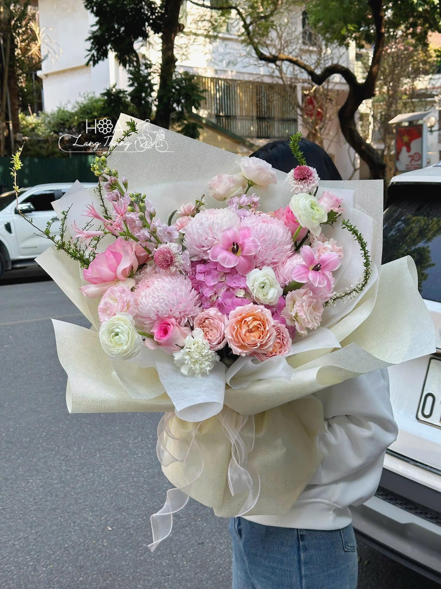 Bó hoa mix sang trọng cùng hoa <a href=