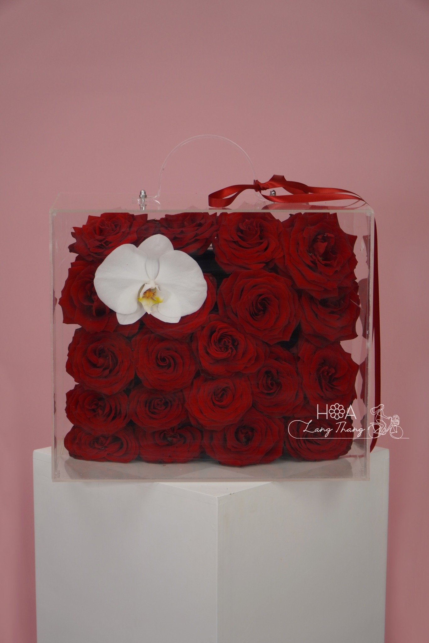 Hộp hoa hồng đỏ cùng <a href=