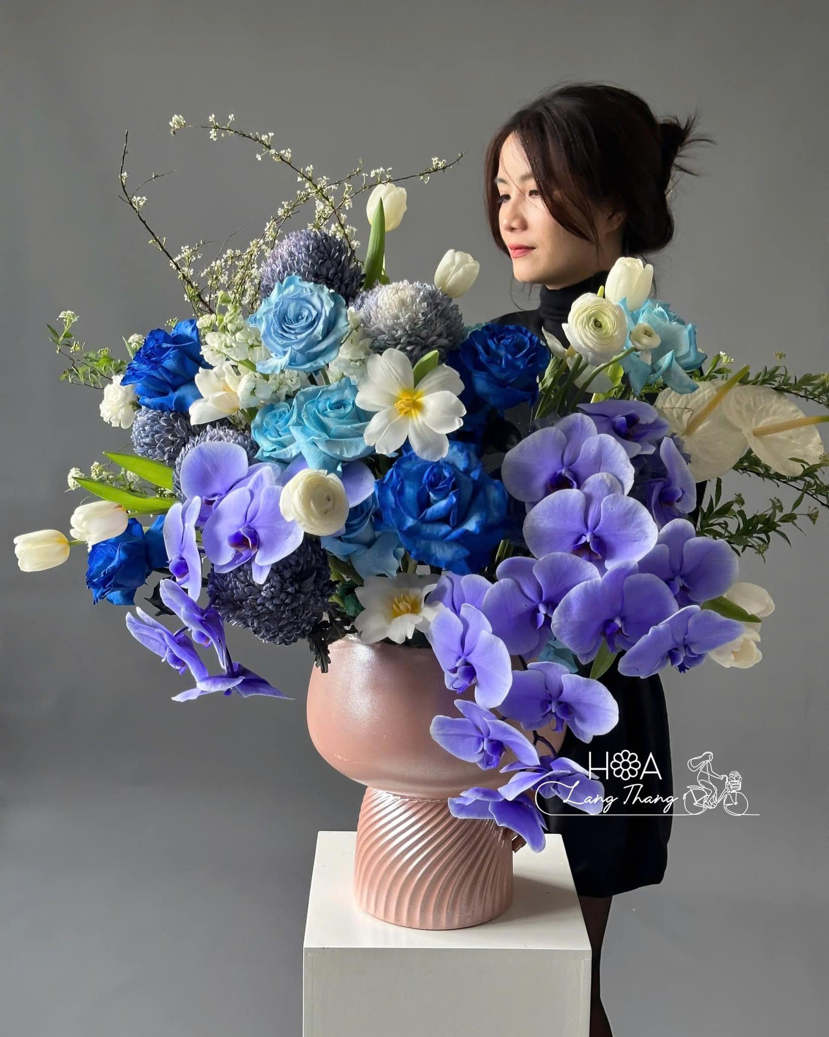 Góc chụp hoa tươi nhiều màu sắc, gồm hồng, <a href=