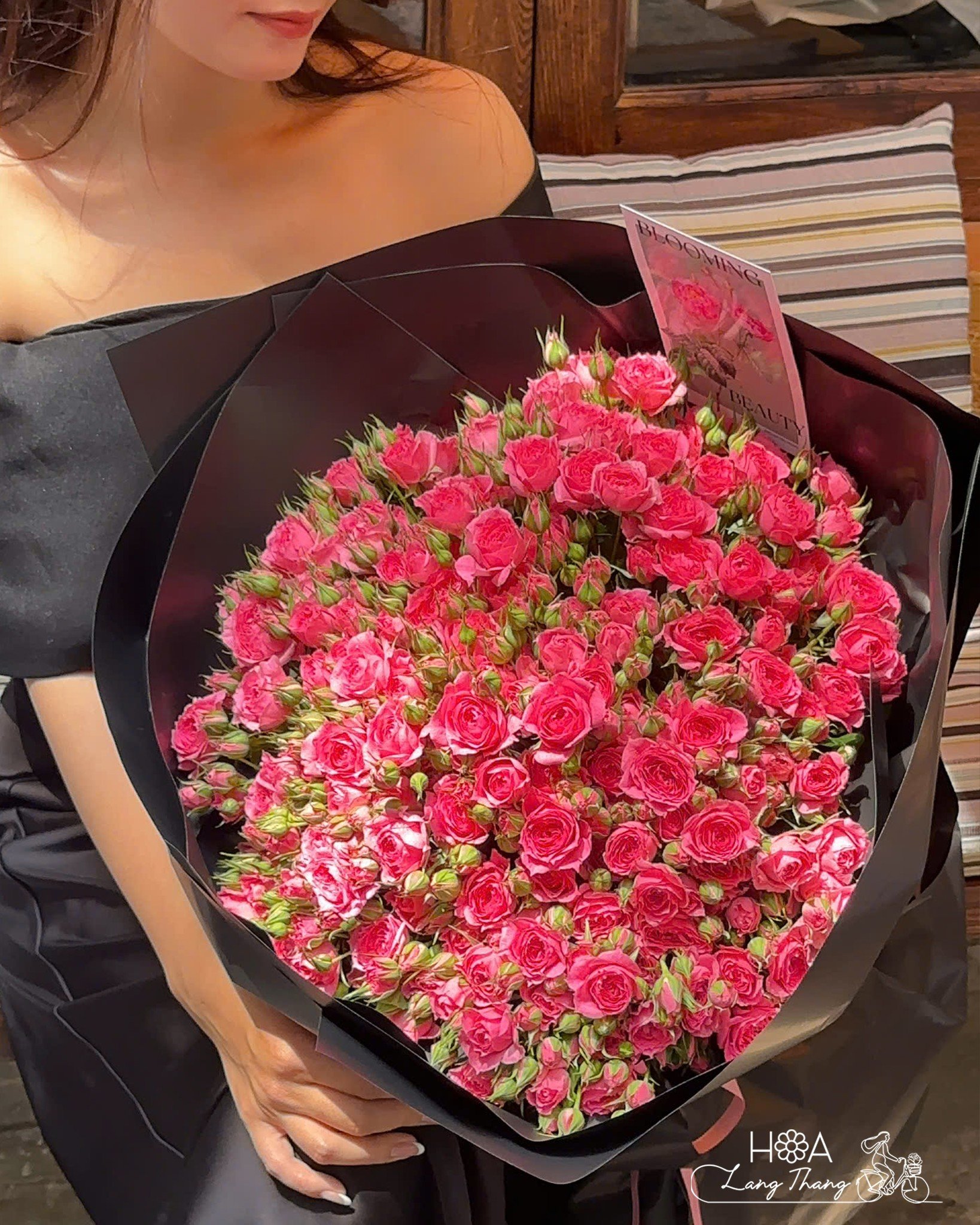 Bó hoa hồng nhí màu hồng xinh xắn, cắm dạng tròn sang trọng