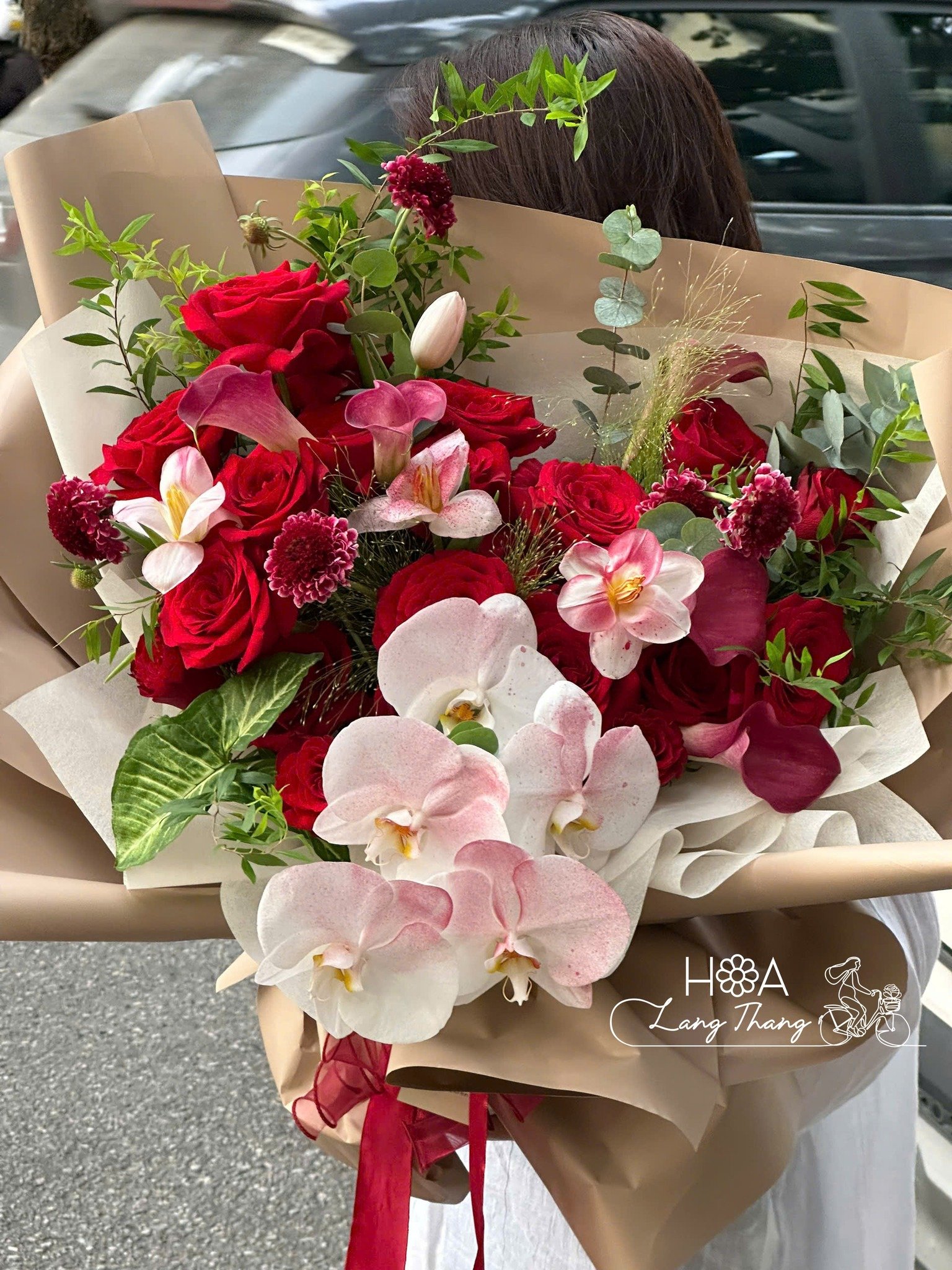 Bó hoa đẹp gồm hồng đỏ, <a href=