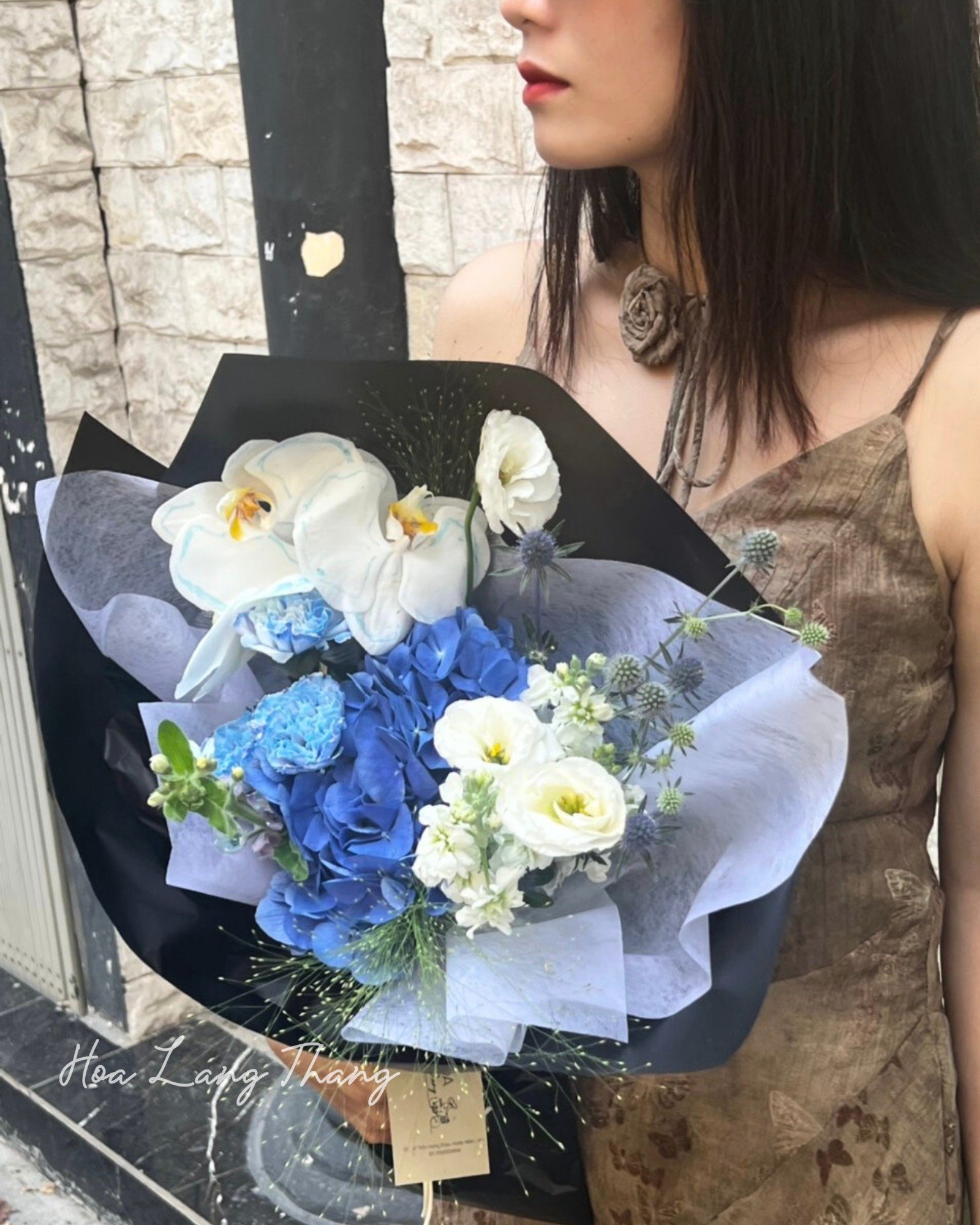 Bó hoa tươi với hoa lan hồ điệp, <a href=