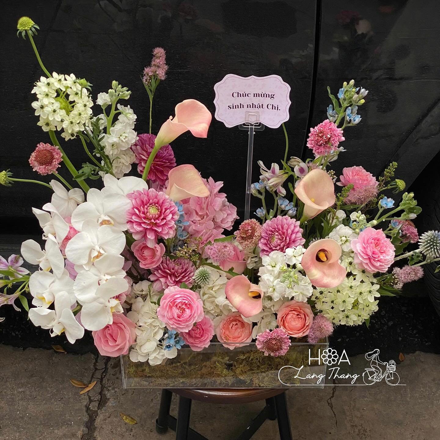 Bình hoa sinh nhật với hoa hồng, <a href=