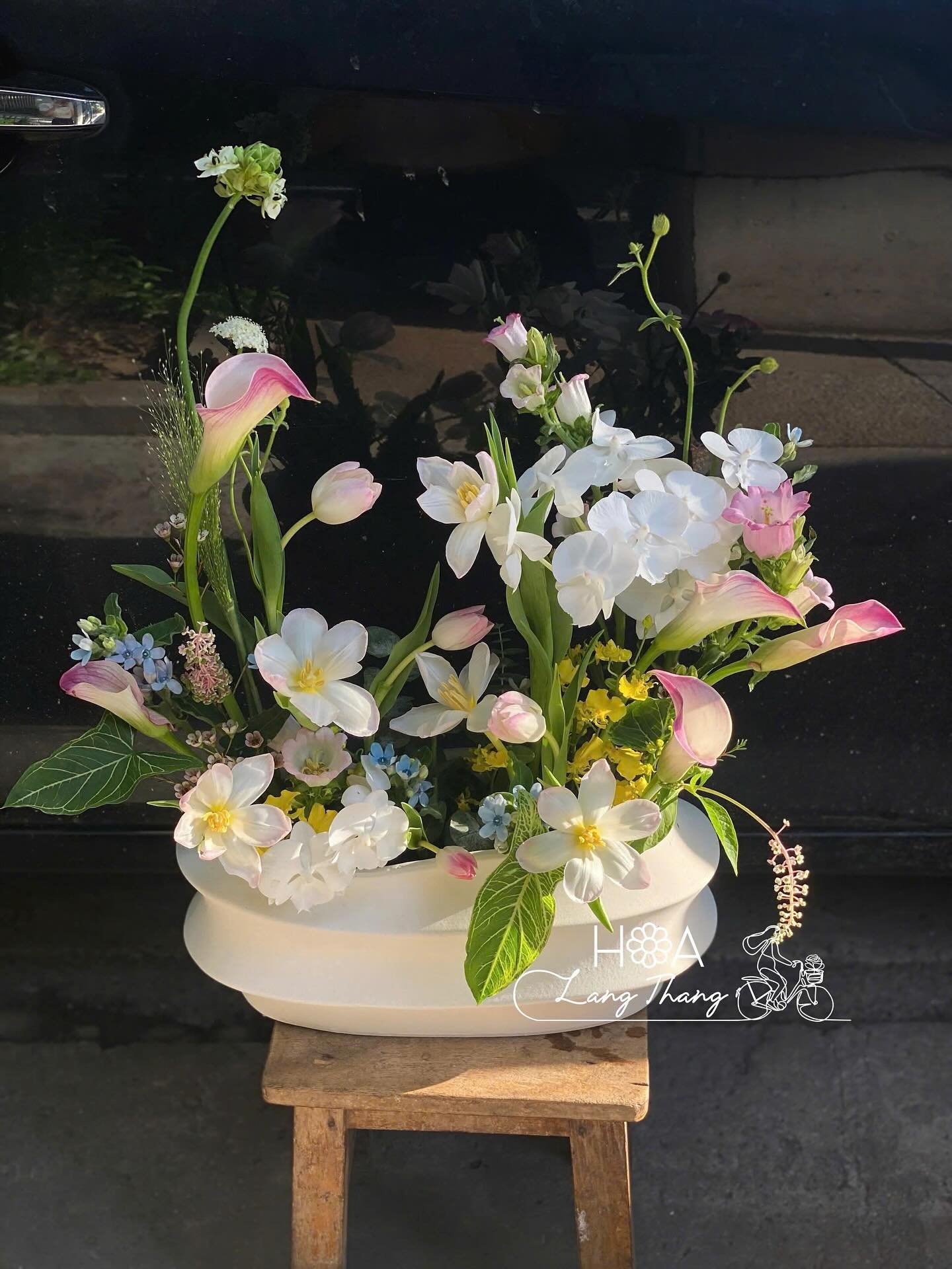An elegant and sophisticated flower arrangement for your special moments