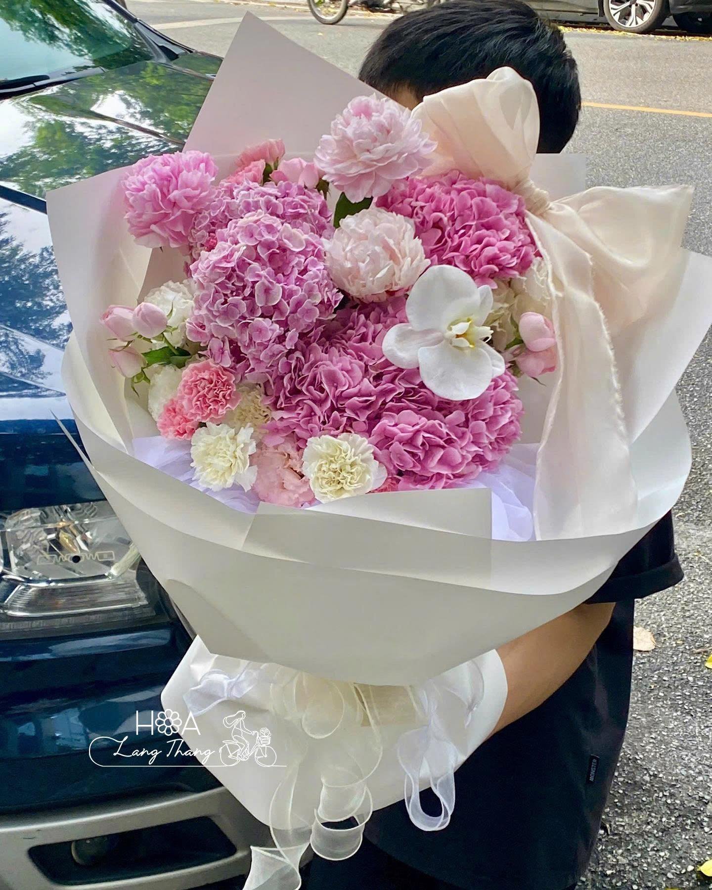 Ngày hôm nay hãy để những hạnh phúc ngập tràn xung quanh em !