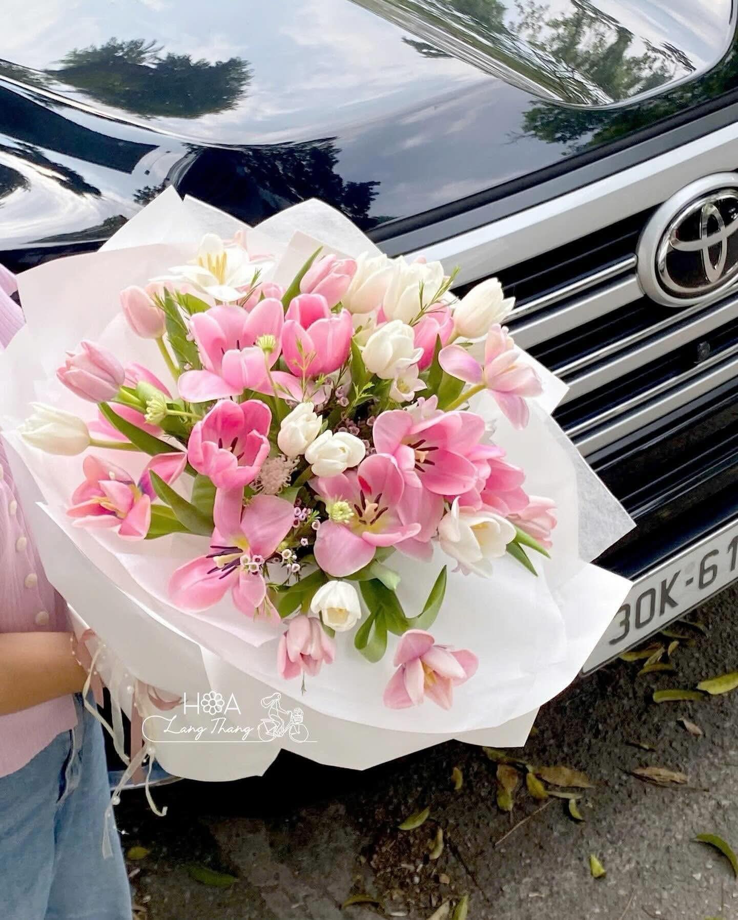 Bó hoa gồm <a href=