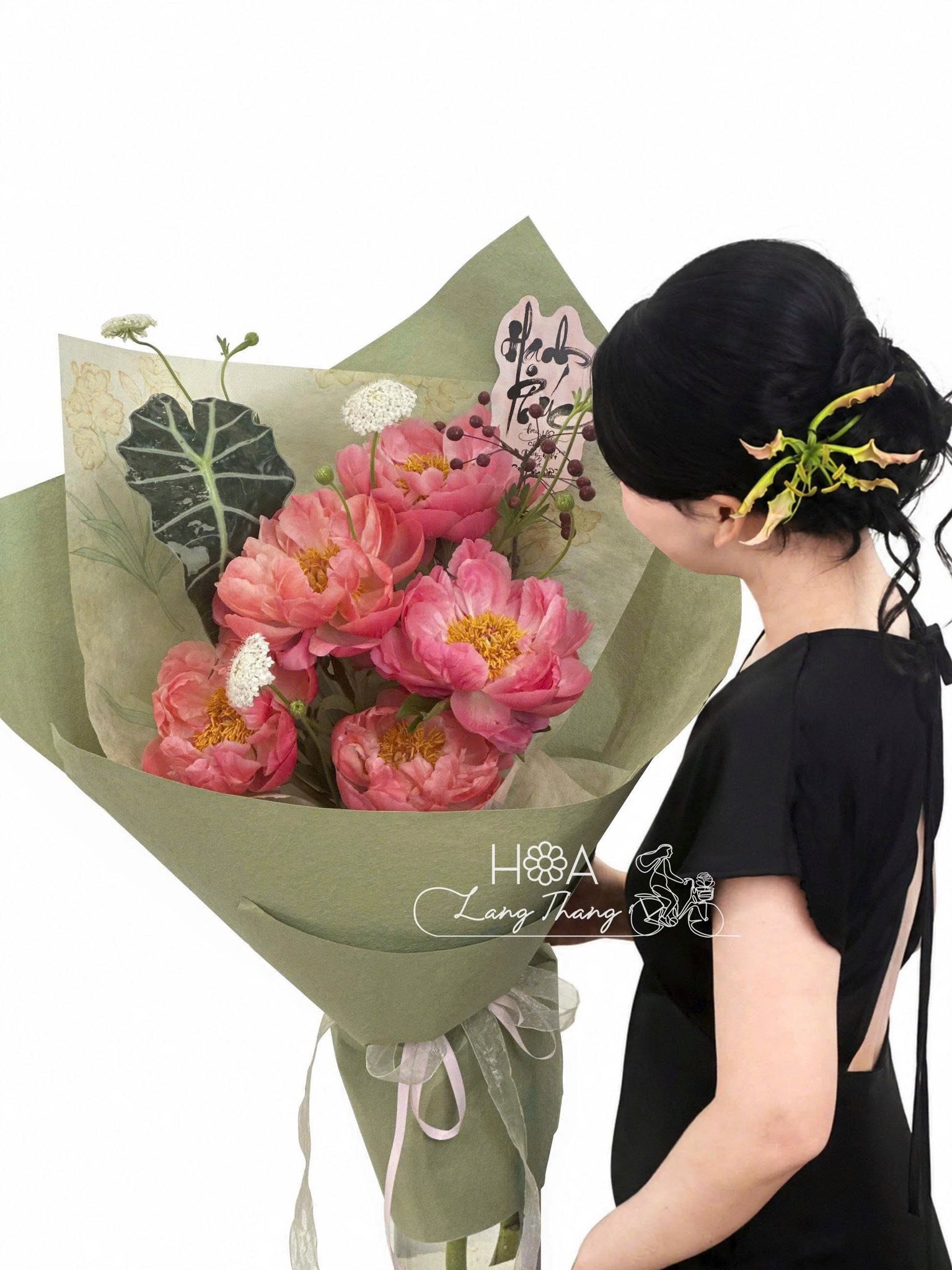 Bó hoa hồng phấn đẹp với kiểu cắm hiện đại, thích hợp cho nhiều dịp