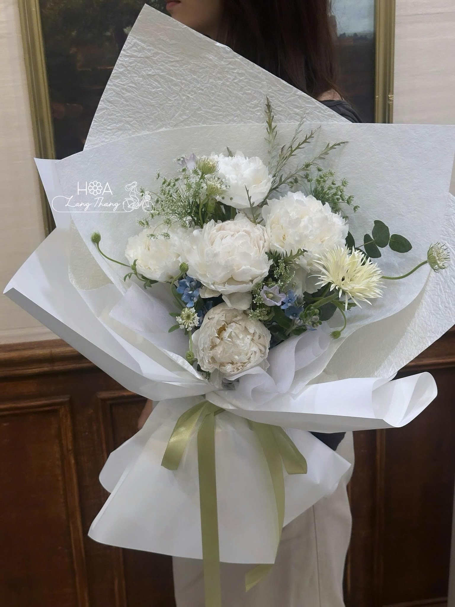 Peony trắng không rực rỡ như những sắc hoa khác, nhưng lại mang trong mình vẻ đẹp của sự chân thành và thuần khiết. Có những