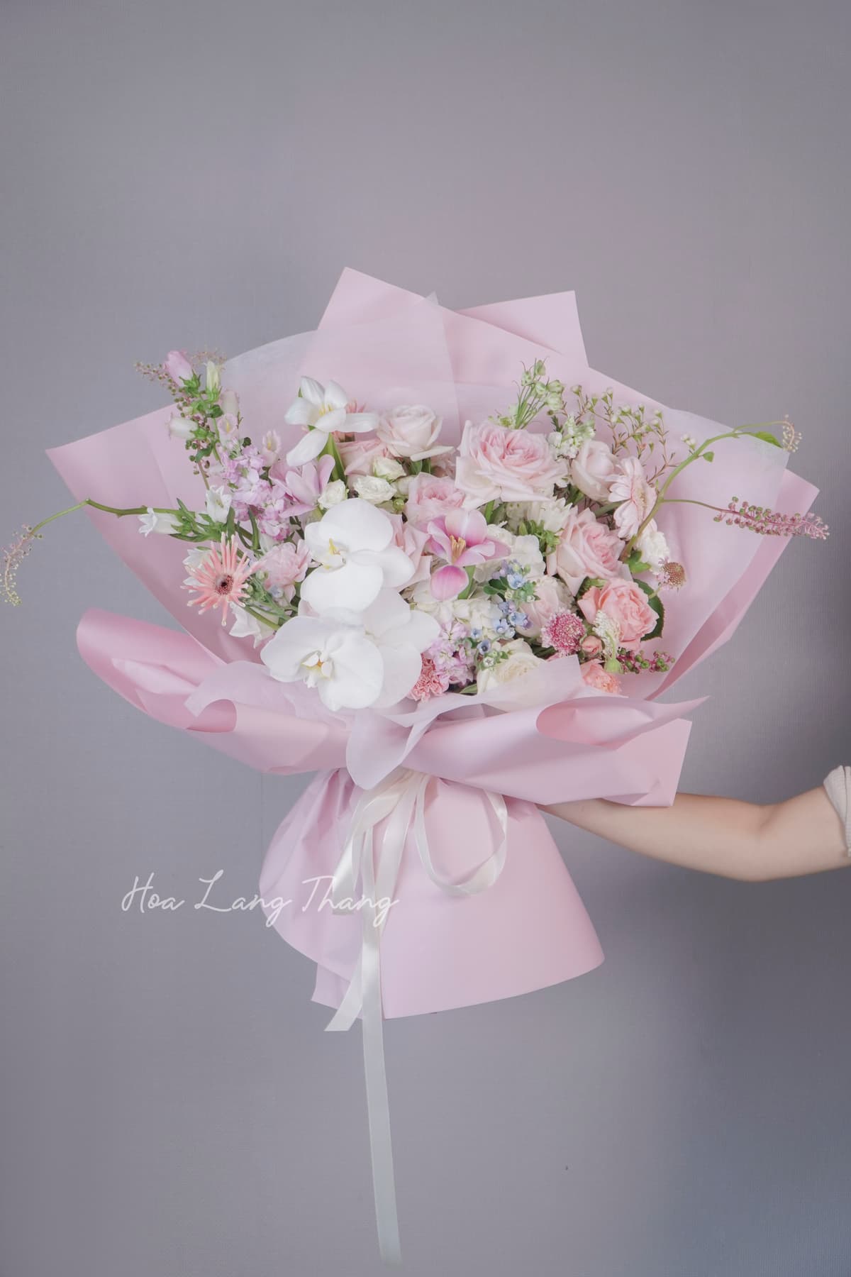 Hoa tươi Hoa Lang Thang — Hoa Trang Trí Bàn Ăn Gia Đình Cao Cấp