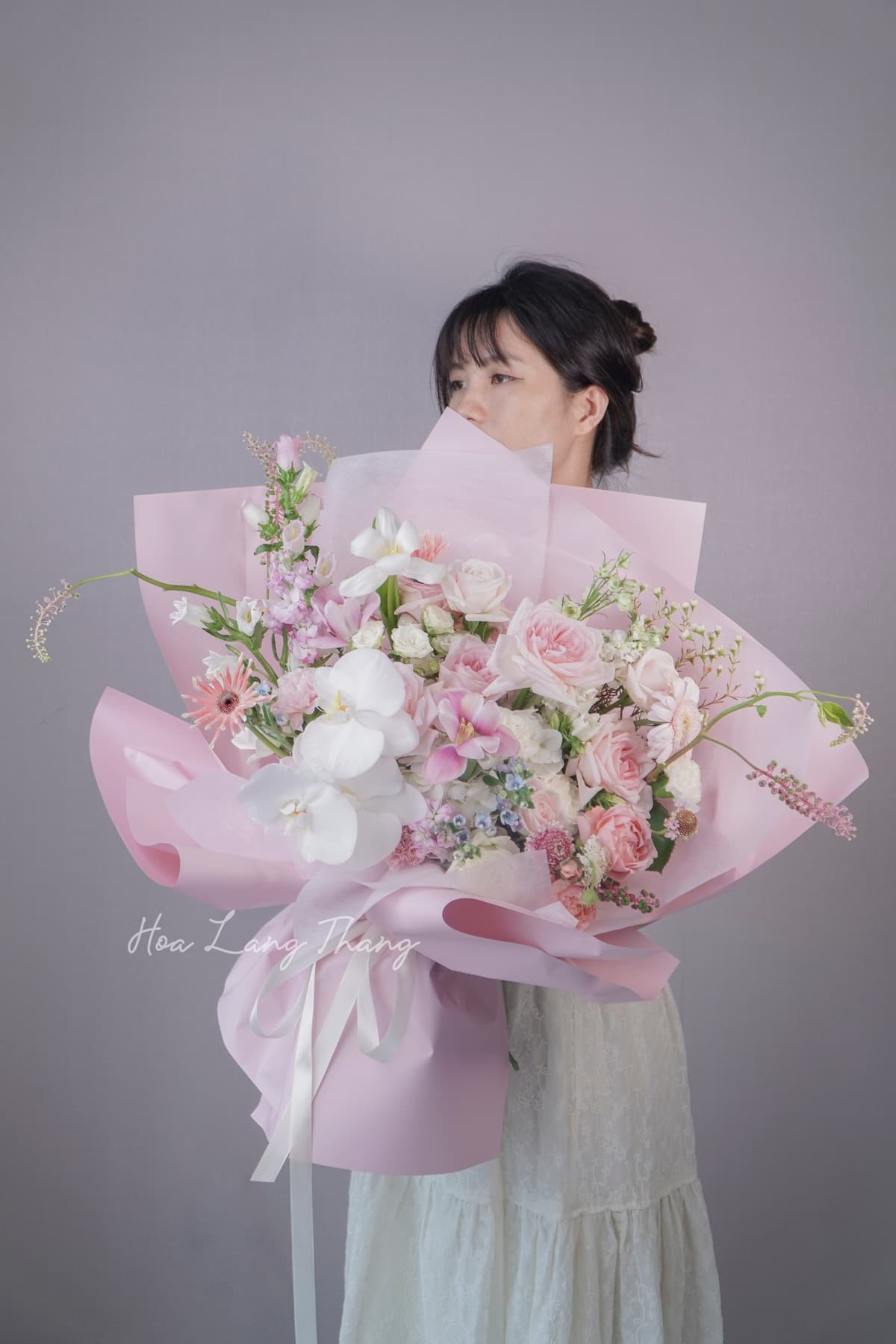 Hoa tươi Hoa Lang Thang — Hoa Cắm Lọ Phong Cách Wildflower – Vẻ Đẹp Tự Do Trong Từng Cành Hoa